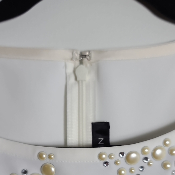 ST.JOHN Evening Ivory With Silver and Cream  Elegant Sleeveless Top Size 8 - Picture 10 of 16